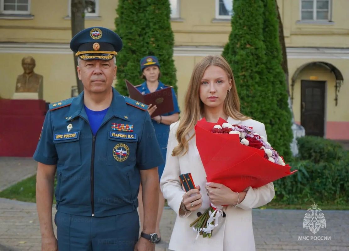 В Главном управлении МЧС России по г. Москве состоялось вручение погон личному составу В Главном управлении МЧС России по г. Москве состоялось вручение погон личному составу
