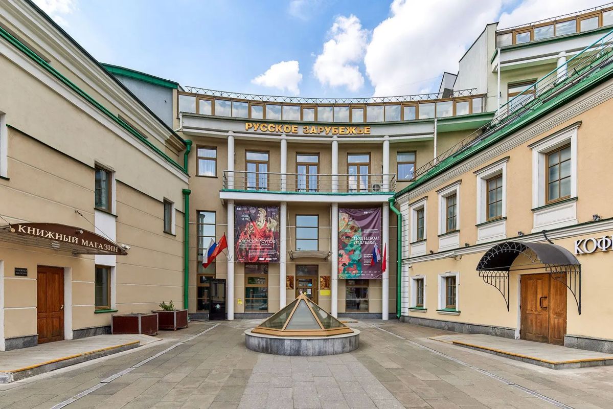 Столичные музеи подготовили пешеходные экскурсии по историческим улицам, переулкам, музейным садам и другим городским местам Столичные музеи подготовили пешеходные экскурсии по историческим улицам, переулкам, музейным садам и другим городским местам