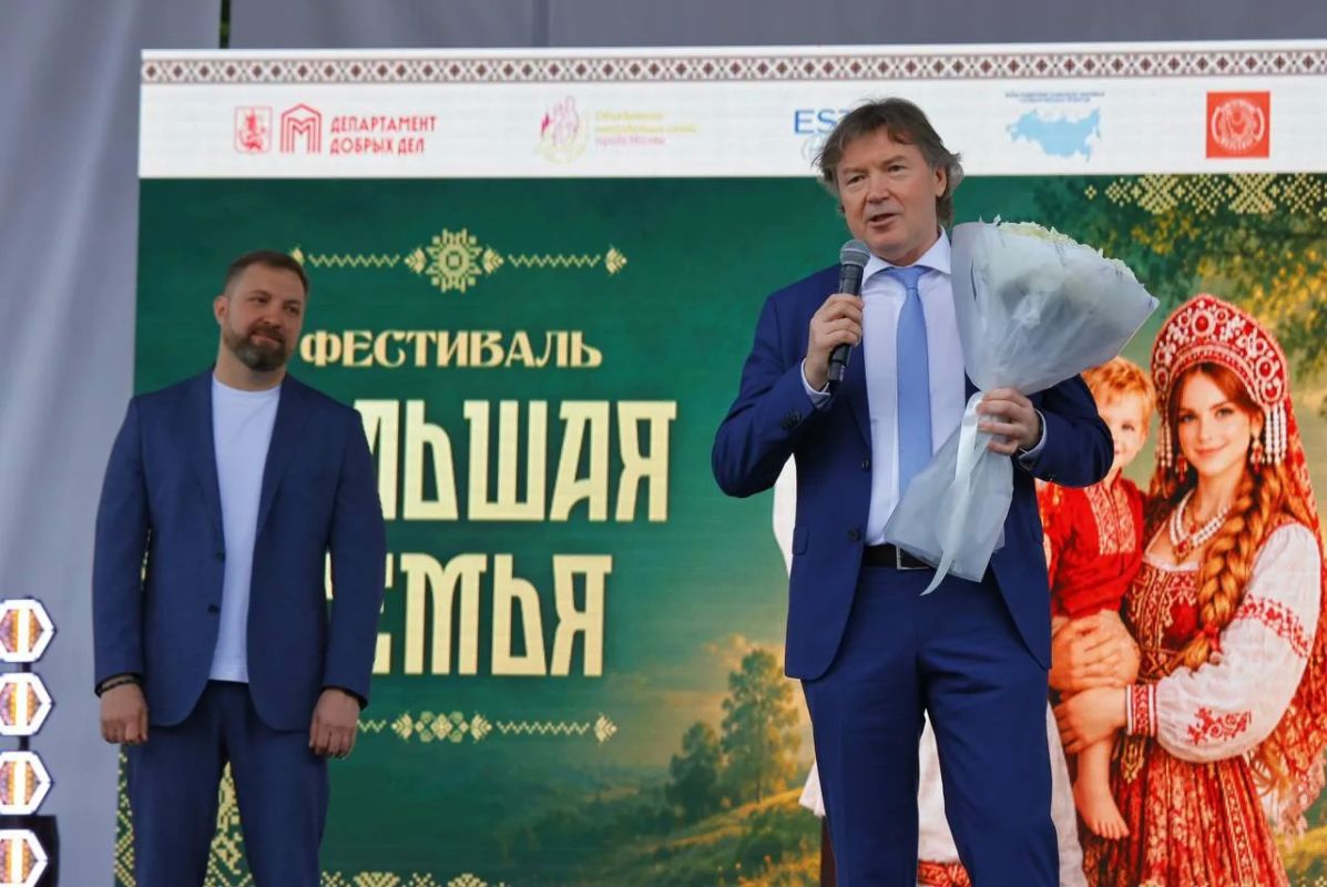В день главного семейного праздника супругам с многолетним стажем вручили общественные награды «За любовь и верность»