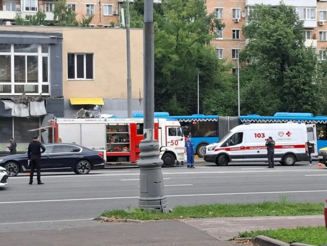 Жуткая авария с автобусом в Москве — 11 человек увезли в различные больницы Жуткая авария с автобусом в Москве — 11 человек увезли в различные больницы