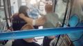 Безбилетники избили контролера и защищавшего ее пассажира в автобусе в Москве