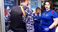 ЦАО. В центре Москвы сотрудники вневедомственной охраны Главного управления Росгвардии по городу Москве своевременно оказали помощь 68-летнему мужчине, которому внезапно стало плохо на автобусной остановке