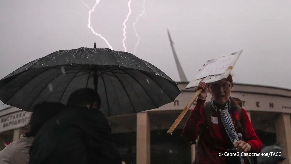 Сильный дождь с грозой начнется в Москве и Подмосковье после 15:00 мск, сообщили ТАСС в Гидрометцентре