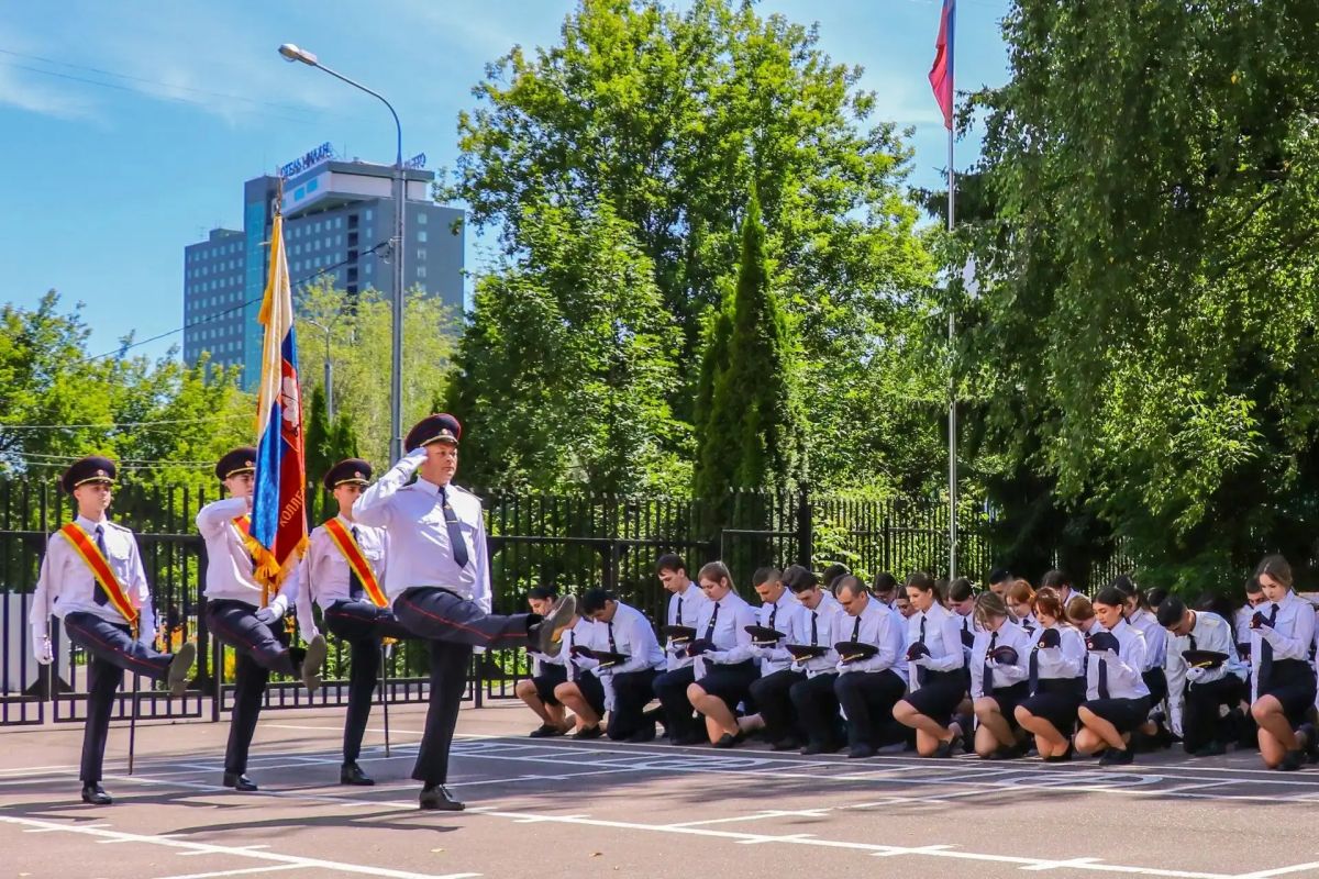 Заместитель начальника Главного управления Росгвардии по городу Москве полковник полиции Дмитрий Тесленко принял участие в церемонии выпуска учеников подшефного Юридического колледжа Заместитель начальника Главного управления Росгвардии по городу Москве полковник полиции Дмитрий Тесленко принял участие в церемонии выпуска учеников подшефного Юридического колледжа