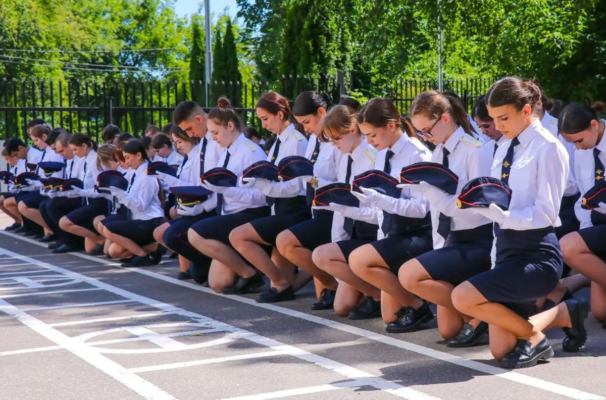 Заместитель начальника Главного управления Росгвардии по городу Москве полковник полиции Дмитрий Тесленко принял участие в церемонии выпуска учеников подшефного Юридического колледжа Заместитель начальника Главного управления Росгвардии по городу Москве полковник полиции Дмитрий Тесленко принял участие в церемонии выпуска учеников подшефного Юридического колледжа