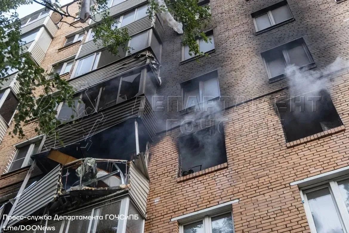 Один человек погиб в пожаре на юге Москвы, разгоревшемся из-за взрыва фейерверков Один человек погиб в пожаре на юге Москвы, разгоревшемся из-за взрыва фейерверков