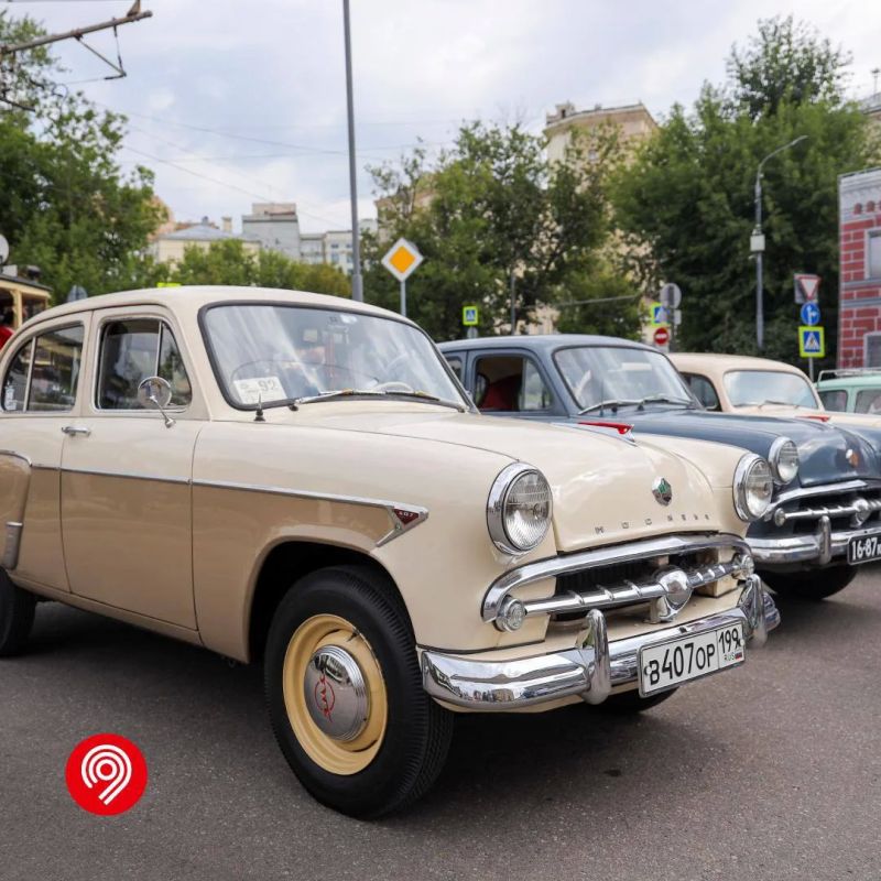 11 июля, в День Московского транспорта, стартовал Парад ретротранспорта, в котором принимает участие более 60 единиц исторической техники