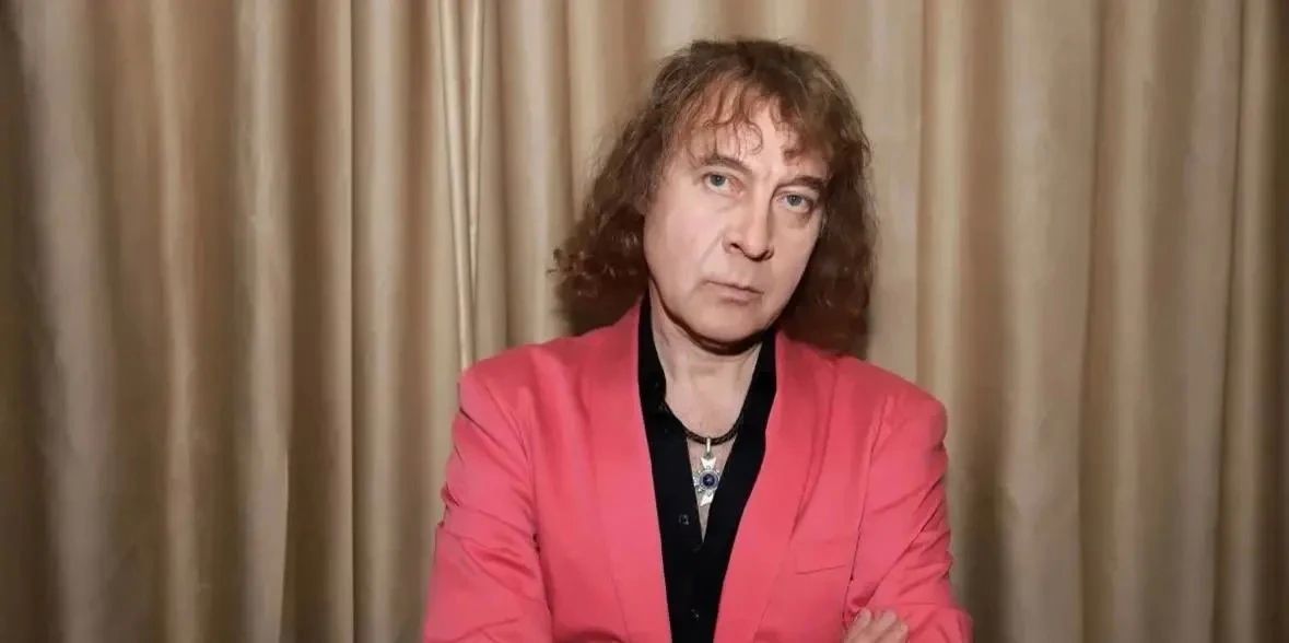Автору хита «Розовые розы» Александру Добрынину потребовалась помощь врачей после потери сознания в Москве