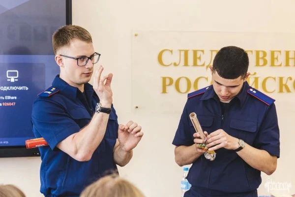 Представители Санкт-Петербургской академии СК России приняли участие в реализации очередной смены образовательного проекта «Юный следователь» во Всероссийском детском центре «Океан» Представители Санкт-Петербургской академии СК России приняли участие в реализации очередной смены образовательного проекта «Юный следователь» во Всероссийском детском центре «Океан»