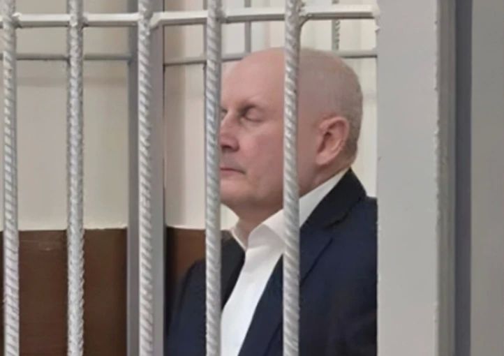 Пять лет жил на взятки: Взял семь, отдаст 20 миллионов и 13 лет жизни