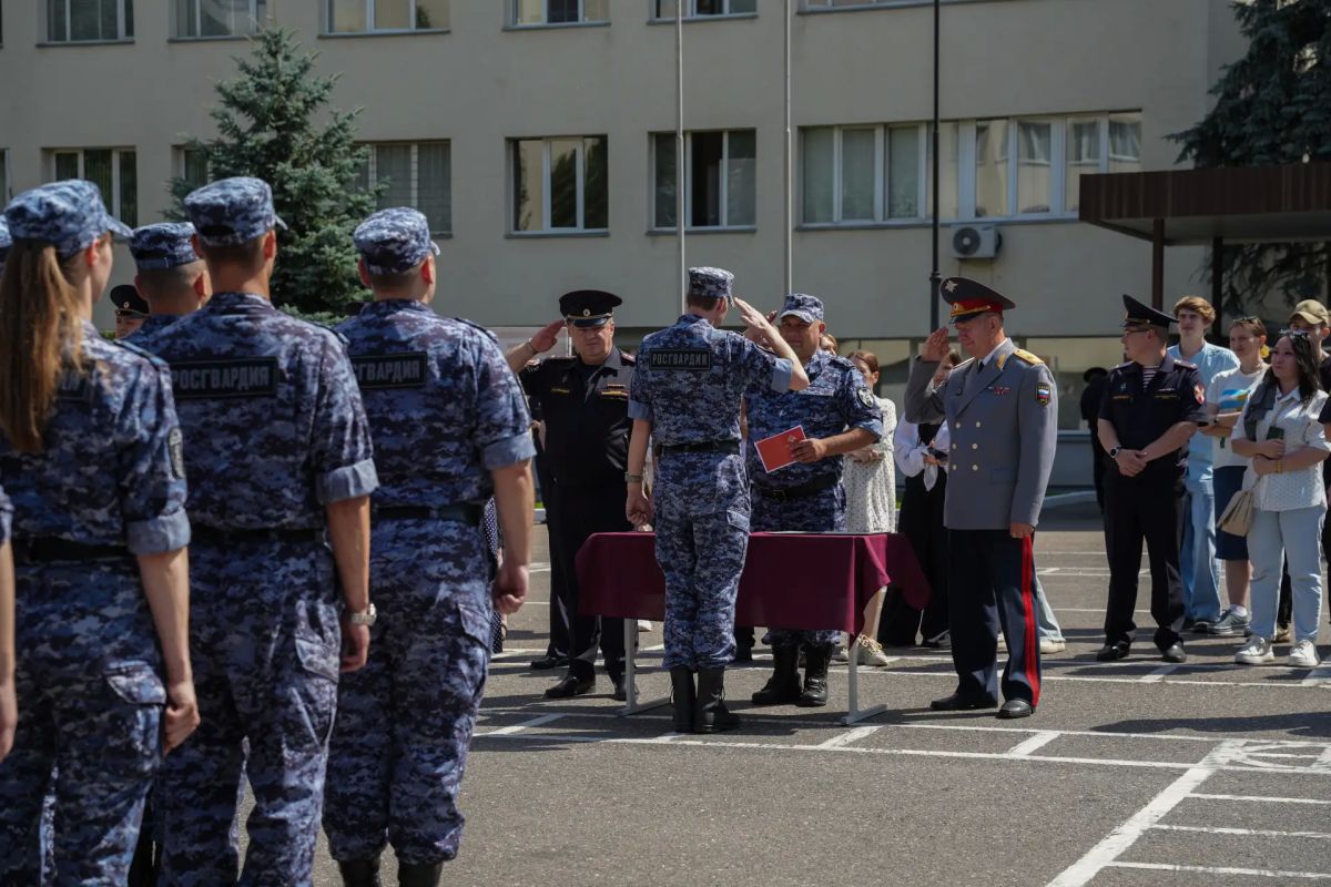 Более 120 столичных росгвардейцев закончили обучение в Центре профессиональной подготовки Более 120 столичных росгвардейцев закончили обучение в Центре профессиональной подготовки