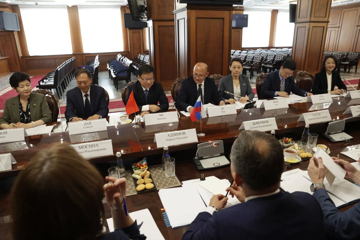 Кирилл Адзинов принял участие в 12-м заседании Совместной российско-китайской рабочей группы по вопросам миграции Кирилл Адзинов принял участие в 12-м заседании Совместной российско-китайской рабочей группы по вопросам миграции