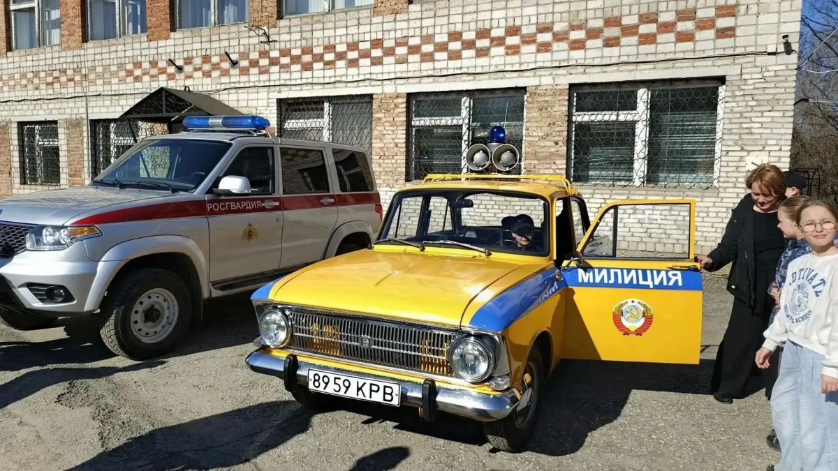 В Белорецке Республики Башкортостан сотрудники вневедомственной охраны Росгвардии развернули уникальную выставку техники В Белорецке Республики Башкортостан сотрудники вневедомственной охраны Росгвардии развернули уникальную выставку техники