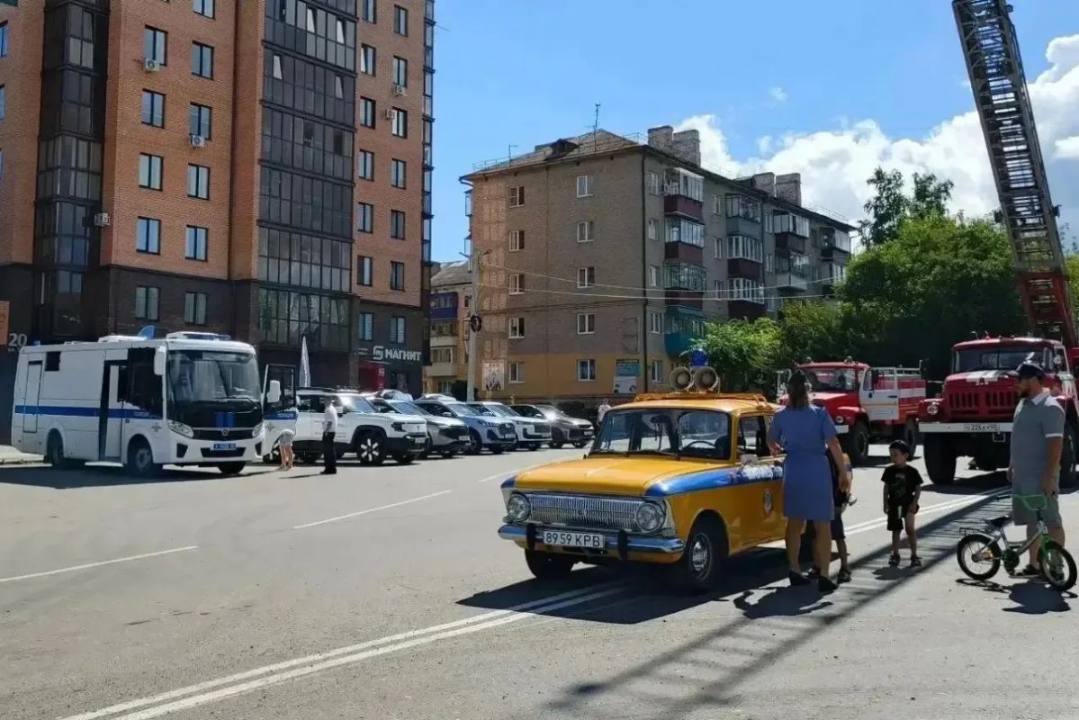 В Белорецке Республики Башкортостан сотрудники вневедомственной охраны Росгвардии развернули уникальную выставку техники В Белорецке Республики Башкортостан сотрудники вневедомственной охраны Росгвардии развернули уникальную выставку техники
