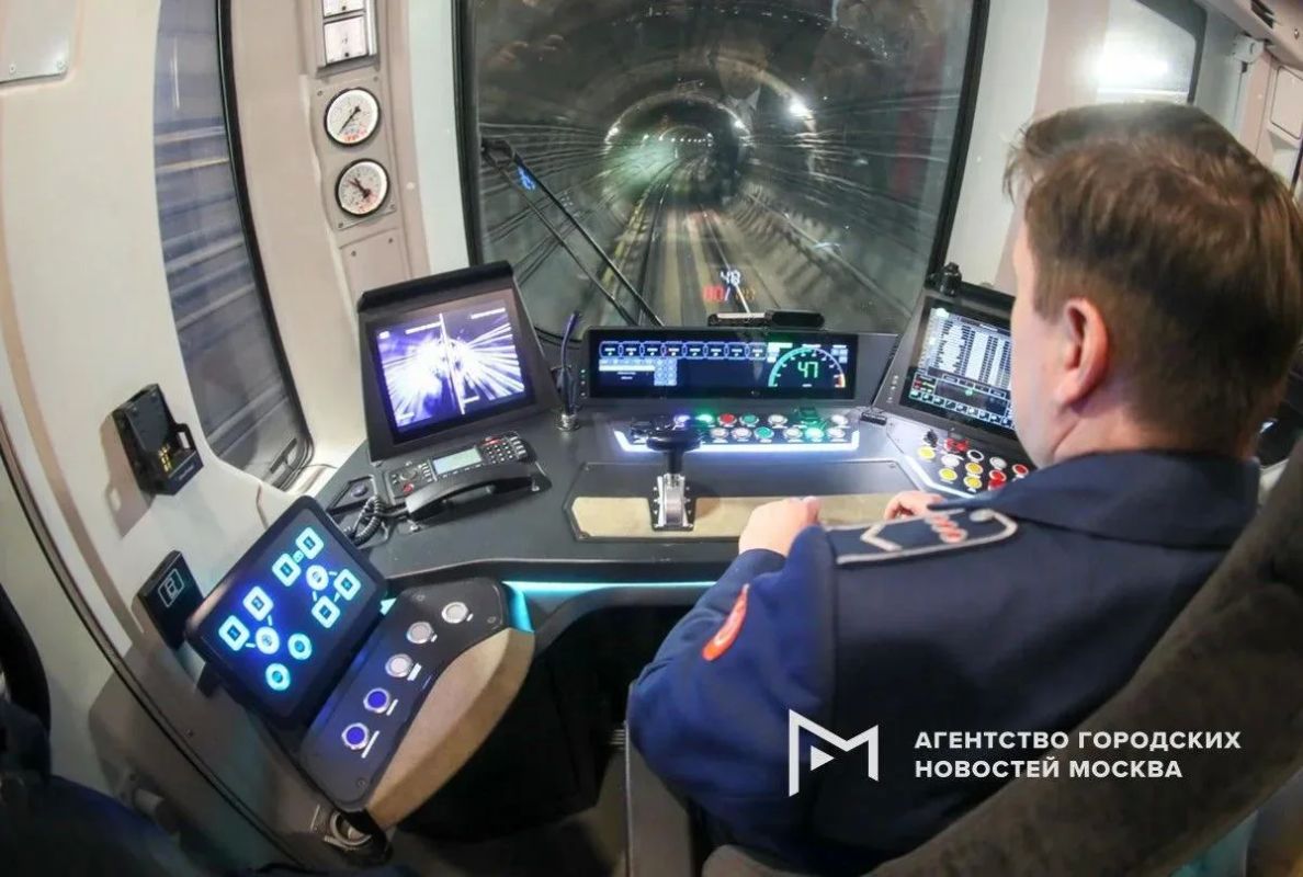 Беспилотный поезд метро на БКЛ проехал больше четырех тысяч километров без вмешательства машиниста Беспилотный поезд метро на БКЛ проехал больше четырех тысяч километров без вмешательства машиниста