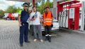 Сотрудники Госавтоинспекции напомнили посетителям автозаправочных станций о необходимости соблюдения ПДД