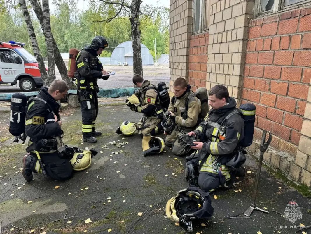 Пожарные Северного округа столицы отточили навыки работы в экстремальных условиях Пожарные Северного округа столицы отточили навыки работы в экстремальных условиях