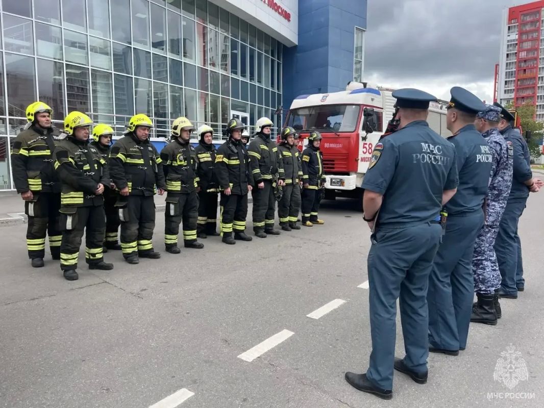 #БудниМЧС. В Северо-Западном административном округе на территории Главного управления Росгвардии по г. Москве состоялись пожарно-тактические учения #БудниМЧС. В Северо-Западном административном округе на территории Главного управления Росгвардии по г. Москве состоялись пожарно-тактические учения