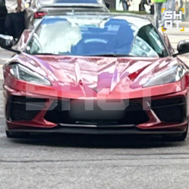 Chevrolet Corvette сбил мотоциклиста на Минской улице после столкновения с другим автомобилем