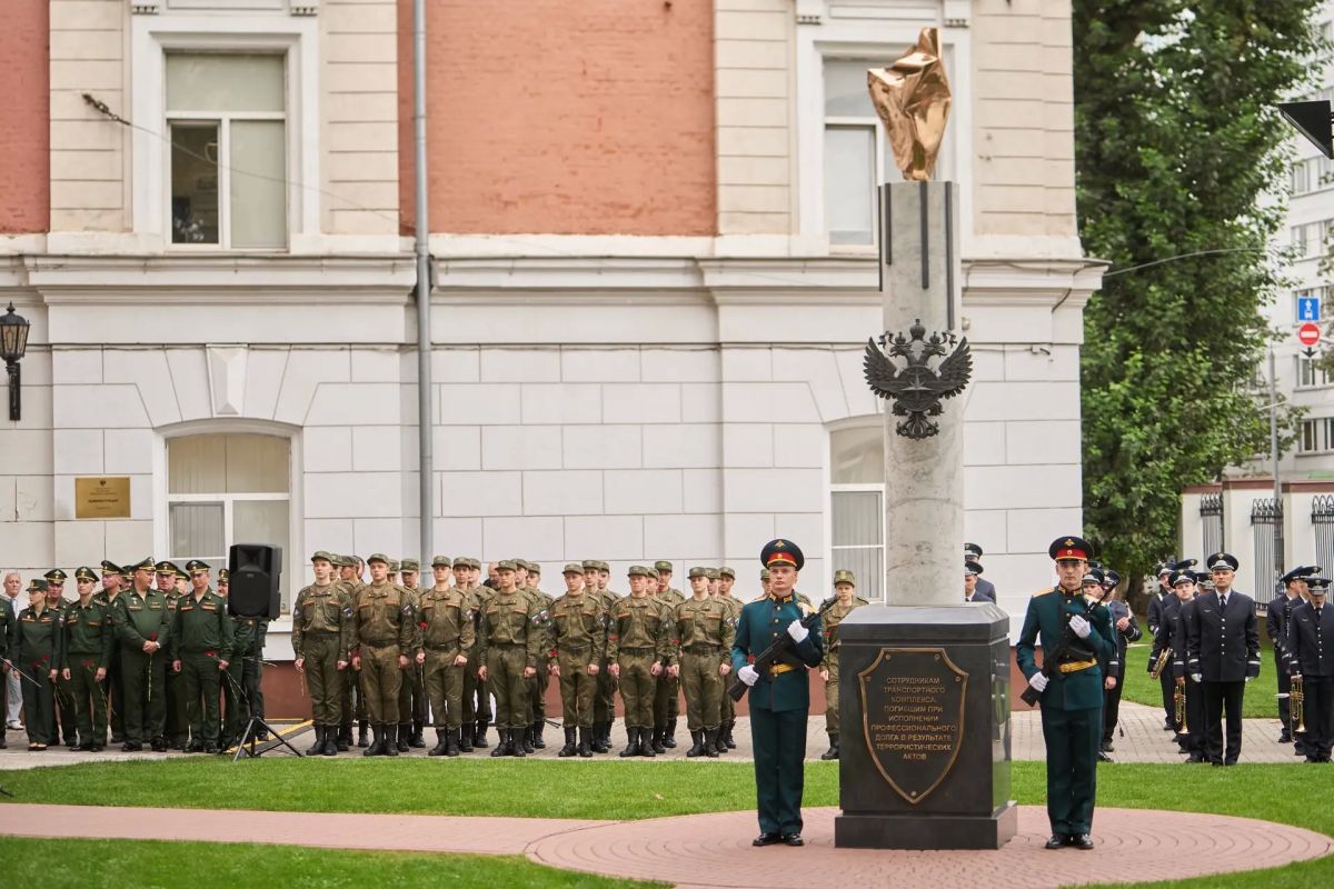 В Москве почтили память транспортников, погибших в результате террористических актов В Москве почтили память транспортников, погибших в результате террористических актов