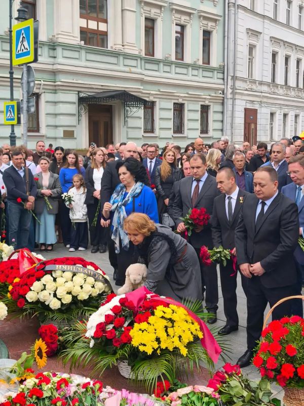 Депутаты Мосгордумы приняли участие в мемориальных акциях, посвященных Дню солидарности в борьбе с терроризмом Депутаты Мосгордумы приняли участие в мемориальных акциях, посвященных Дню солидарности в борьбе с терроризмом