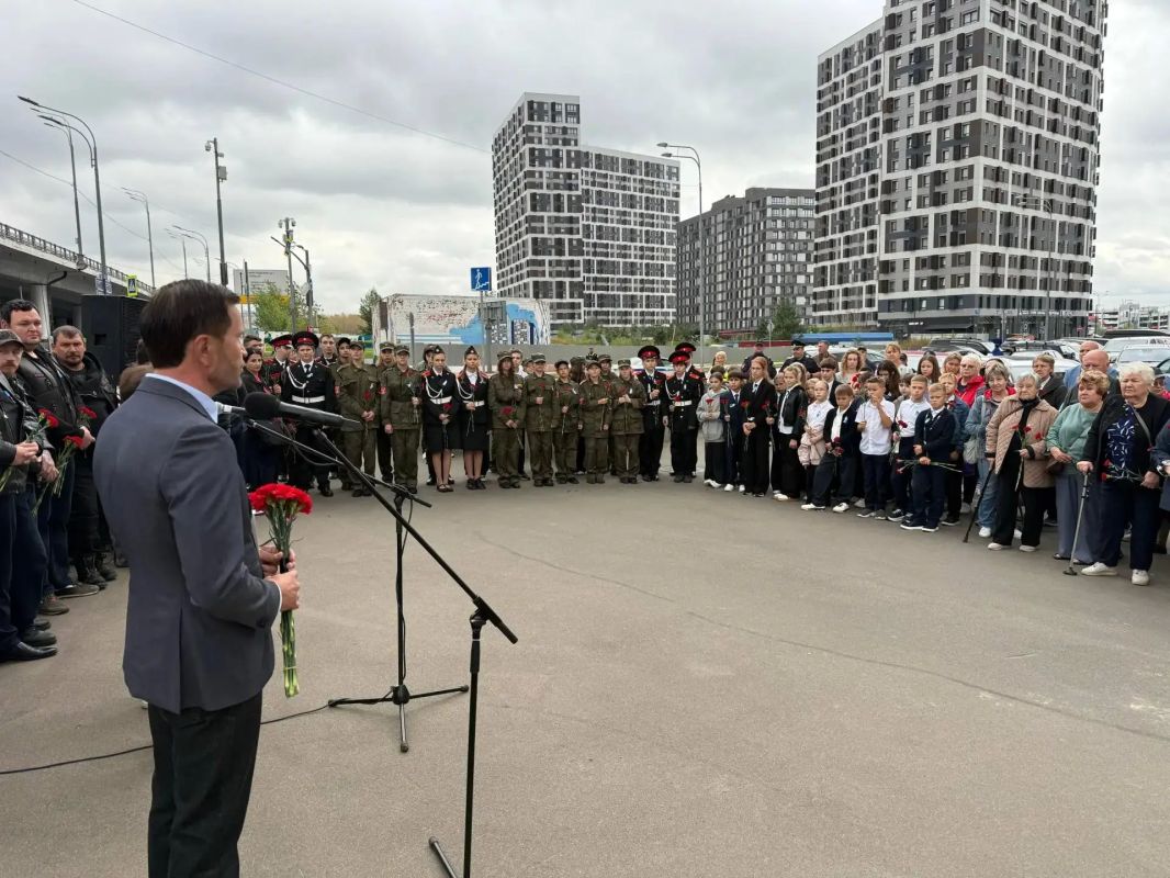 Депутаты Мосгордумы приняли участие в мемориальных акциях, посвященных Дню солидарности в борьбе с терроризмом Депутаты Мосгордумы приняли участие в мемориальных акциях, посвященных Дню солидарности в борьбе с терроризмом
