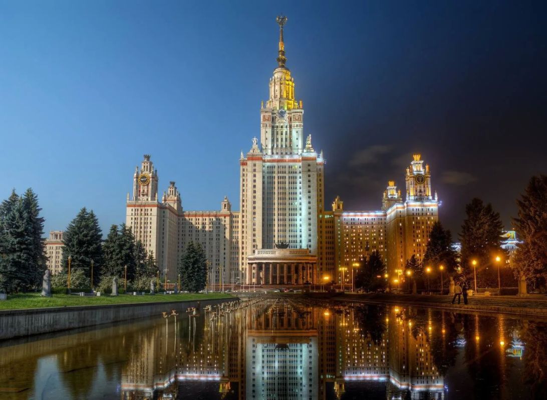 #Москва879. Сегодня мы отмечаем #ДеньМосквы — праздник, объединяющий историю, культуру и традиции нашей страны #Москва879. Сегодня мы отмечаем #ДеньМосквы — праздник, объединяющий историю, культуру и традиции нашей страны