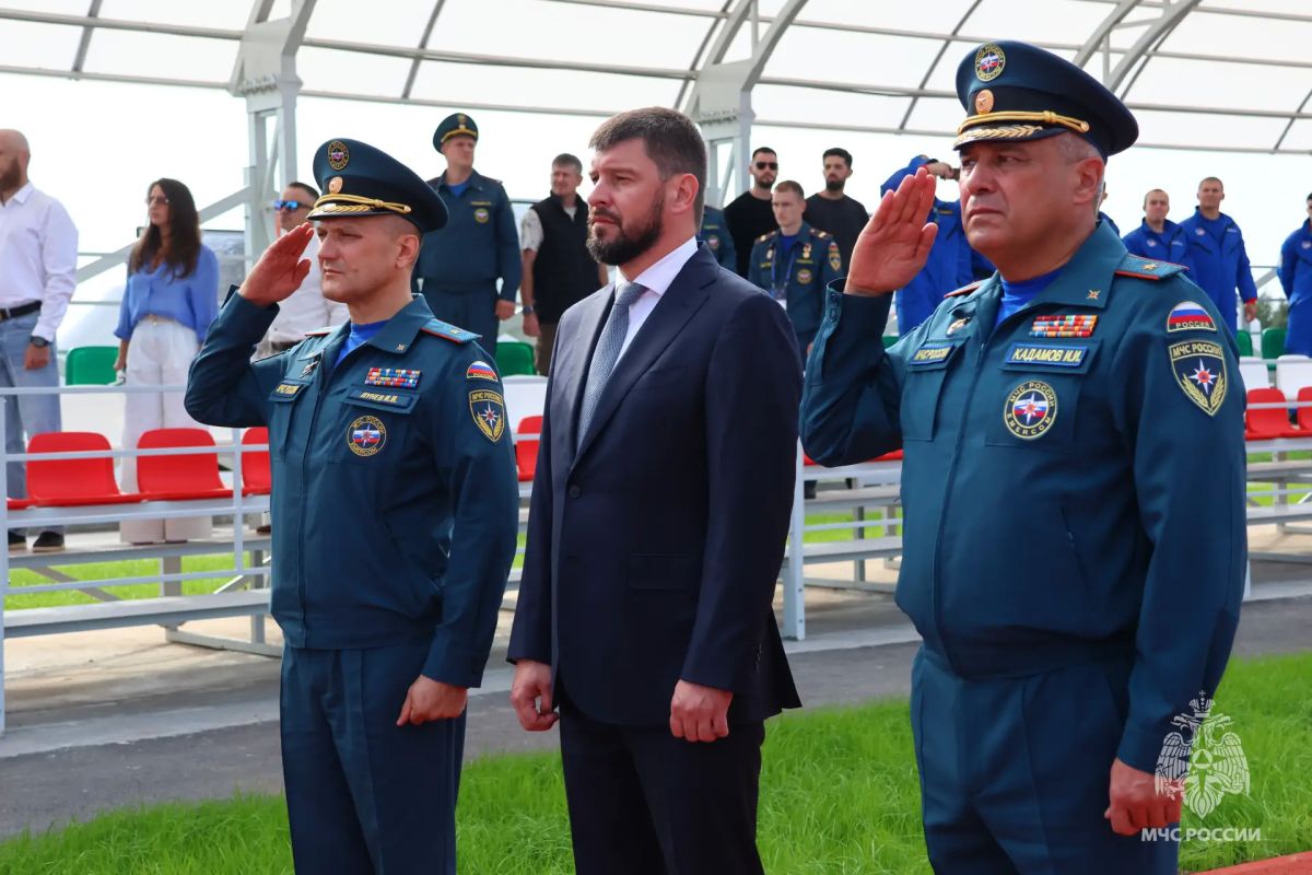 На полях салона «Комплексная безопасность» соревновались звенья газодымозащитной службы На полях салона «Комплексная безопасность» соревновались звенья газодымозащитной службы