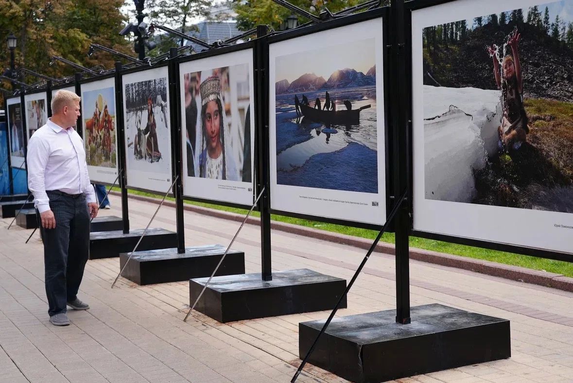 В Москве открылась уличная фотовыставка «Сила традиций: народы России» В Москве открылась уличная фотовыставка «Сила традиций: народы России»