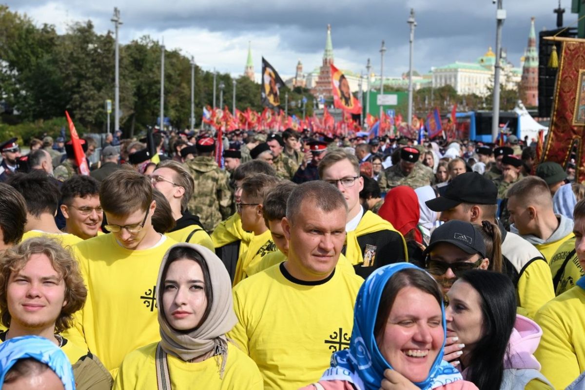 Константин Малофеев: Сегодня Москва явила миру то, что нельзя измерить в цифрах, но можно пройти ногами, – шесть с половиной километров живой, плечом к плечу идущей России Константин Малофеев: Сегодня Москва явила миру то, что нельзя измерить в цифрах, но можно пройти ногами, – шесть с половиной километров живой, плечом к плечу идущей России