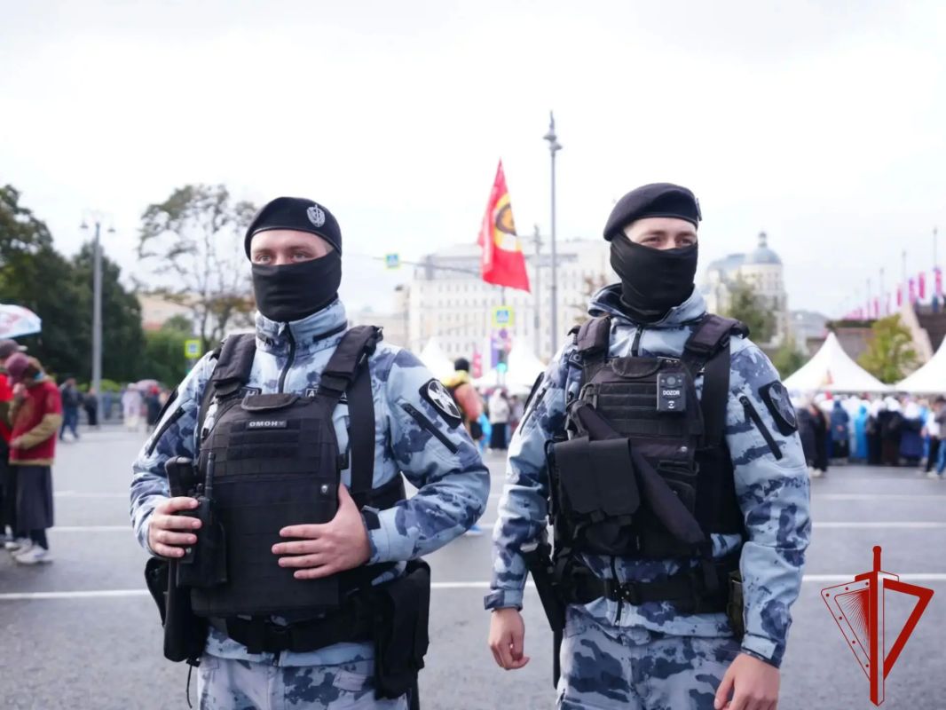 Невидимый фронт богослужебного шествия: как столичные росгвардейцы обеспечили охрану порядка на Общемосковском крестном ходе Невидимый фронт богослужебного шествия: как столичные росгвардейцы обеспечили охрану порядка на Общемосковском крестном ходе