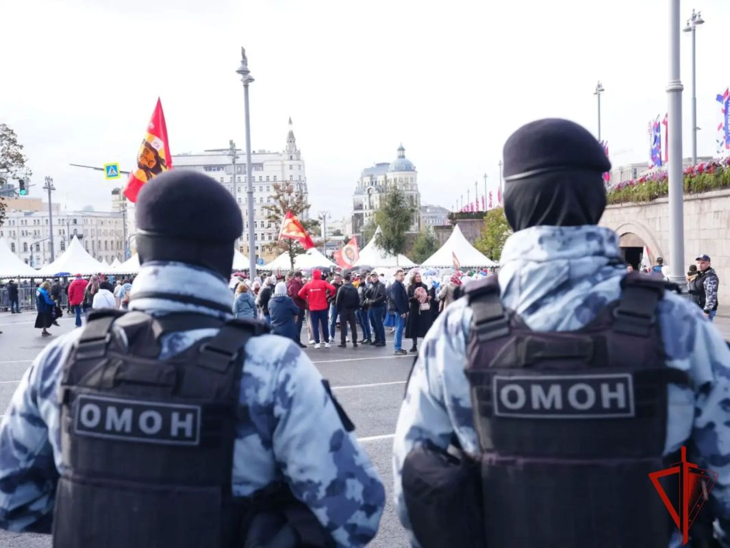 Невидимый фронт богослужебного шествия: как столичные росгвардейцы обеспечили охрану порядка на Общемосковском крестном ходе Невидимый фронт богослужебного шествия: как столичные росгвардейцы обеспечили охрану порядка на Общемосковском крестном ходе