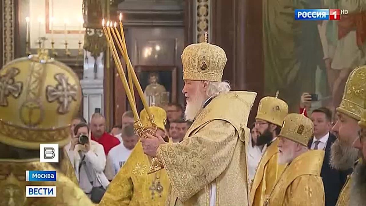 Богослужение проходит в храме Христа Спасителя в Москве, патриарх Кирилл встретил мощи князя Дмитрия Донского