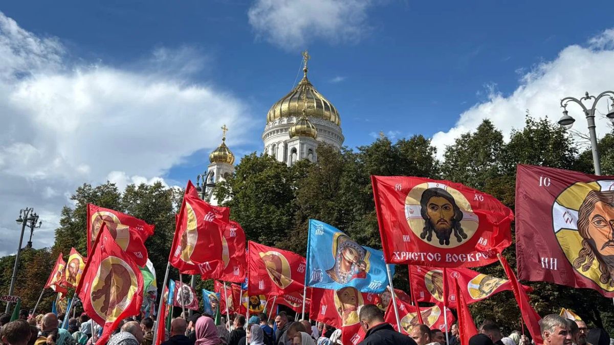 Тысячи верующих собрались в Москве на Общемосковский крестный ход Тысячи верующих собрались в Москве на Общемосковский крестный ход
