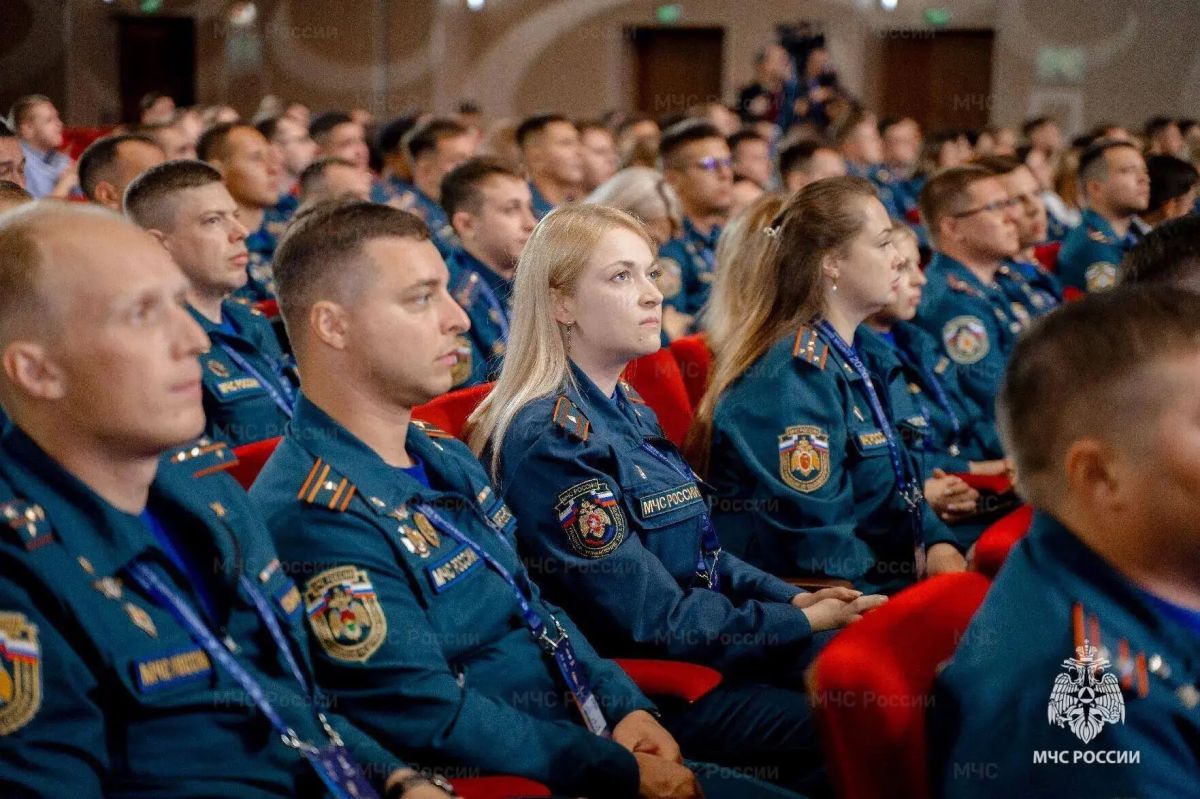 В Казани завершился первый Всероссийский сбор председателей Молодёжных советов МЧС России В Казани завершился первый Всероссийский сбор председателей Молодёжных советов МЧС России