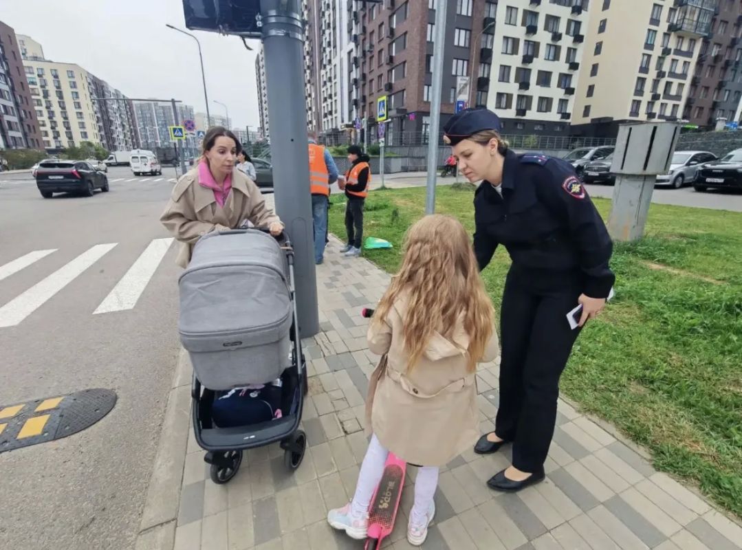 Сотрудники Госавтоинспекции Москвы вместе с родителями школьников провели акцию «Родительский патруль» Сотрудники Госавтоинспекции Москвы вместе с родителями школьников провели акцию «Родительский патруль»