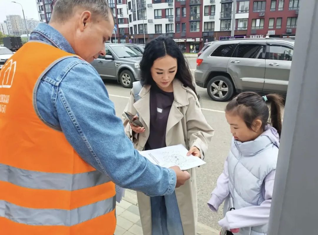 Сотрудники Госавтоинспекции Москвы вместе с родителями школьников провели акцию «Родительский патруль» Сотрудники Госавтоинспекции Москвы вместе с родителями школьников провели акцию «Родительский патруль»