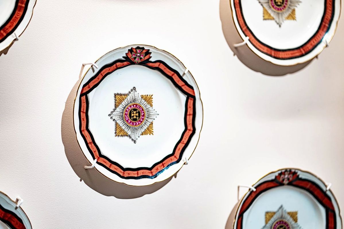 Как выглядел интеллектуальный мир XVIII века? На выставке «Екатерина II и век Просвещения: русский проект» в «Коломенском» это можно узнать с помощью редких экспонатов, портретов, графики и предметы искусства Как выглядел интеллектуальный мир XVIII века? На выставке «Екатерина II и век Просвещения: русский проект» в «Коломенском» это можно узнать с помощью редких экспонатов, портретов, графики и предметы искусства