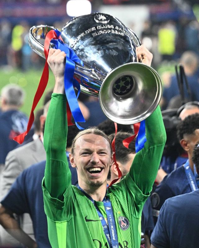 Сафонова выдвинули на приз лучшему вратарю года по версии журнала France Football