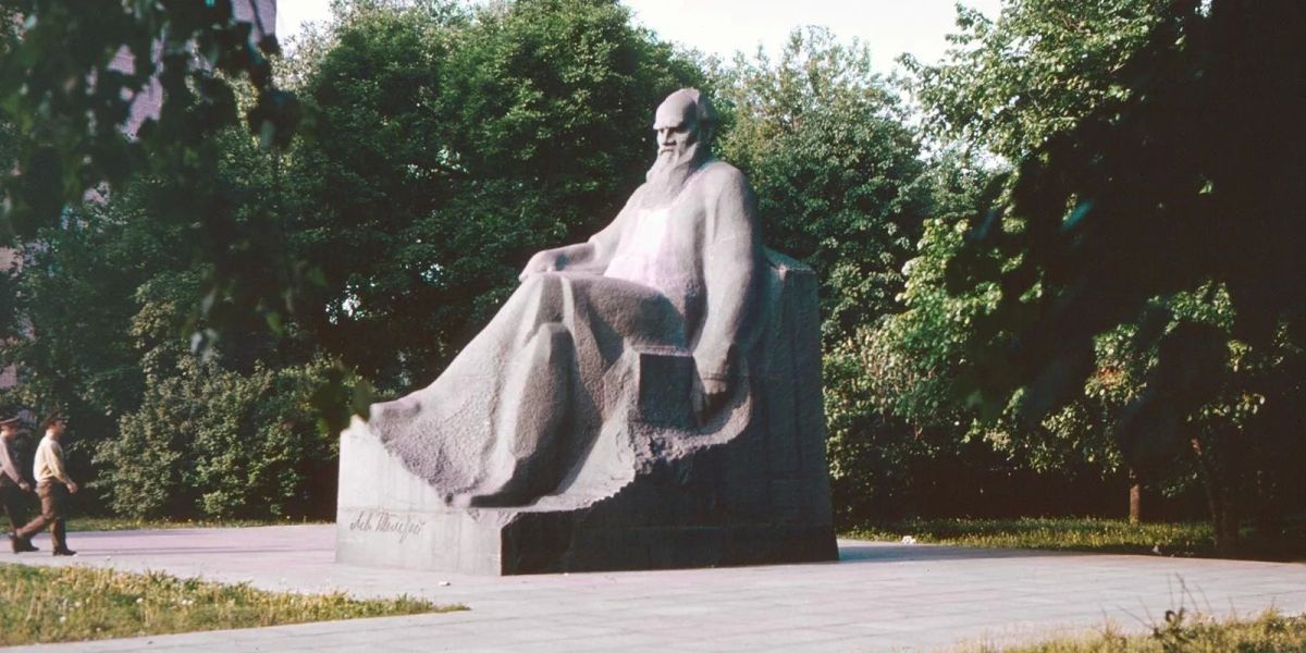 9 сентября 1828 года родился писатель Лев Толстой!
