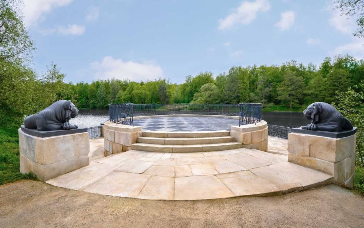 Усадьба Кузьминки объединяет около 40 памятников архитектуры Усадьба Кузьминки объединяет около 40 памятников архитектуры