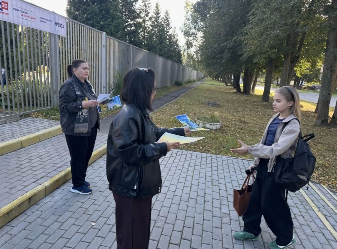 Сотрудники Госавтоинспекции вместе с родителями школьников провели совместные акции Сотрудники Госавтоинспекции вместе с родителями школьников провели совместные акции
