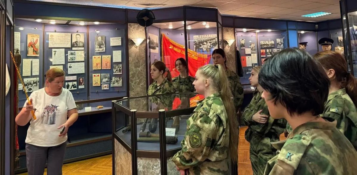 Путь в профессию: курсанты подшефного колледжа имени Маршала Чуйкова побывали на Дне открытых дверей в Центре профподготовки им. С.Х. Зайцева Путь в профессию: курсанты подшефного колледжа имени Маршала Чуйкова побывали на Дне открытых дверей в Центре профподготовки им. С.Х. Зайцева