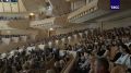 Алиса Фрейндлих и Владимир Спиваков представили совместную программу "…Она и музыка и слово…" в Доме музыки, передает корреспондент ТАСС