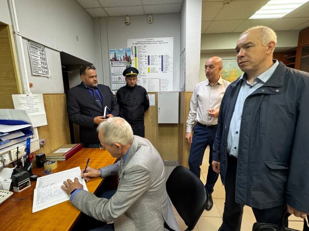 Представители Общественного совета при УТ МВД России по ЦФО ознакомились с работой сотрудников ЛО МВД России на станции Москва-Ярославская Представители Общественного совета при УТ МВД России по ЦФО ознакомились с работой сотрудников ЛО МВД России на станции Москва-Ярославская