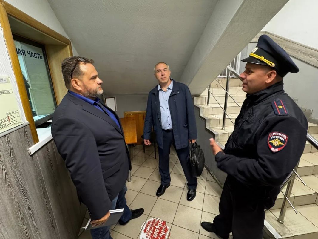 Представители Общественного совета при УТ МВД России по ЦФО ознакомились с работой сотрудников ЛО МВД России на станции Москва-Ярославская Представители Общественного совета при УТ МВД России по ЦФО ознакомились с работой сотрудников ЛО МВД России на станции Москва-Ярославская