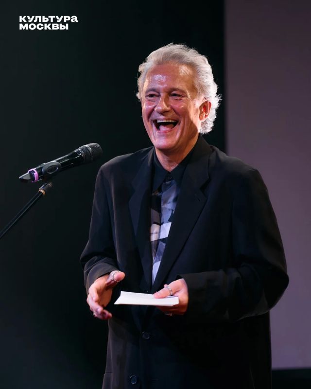 Красная дорожка, вспышки камер и праздничная суета: «Театр Ермоловой» открыл 101-й сезон Красная дорожка, вспышки камер и праздничная суета: «Театр Ермоловой» открыл 101-й сезон