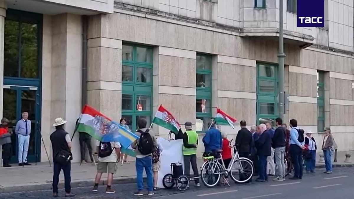 В Венгрии прошла акция против недружественных действий в отношении России