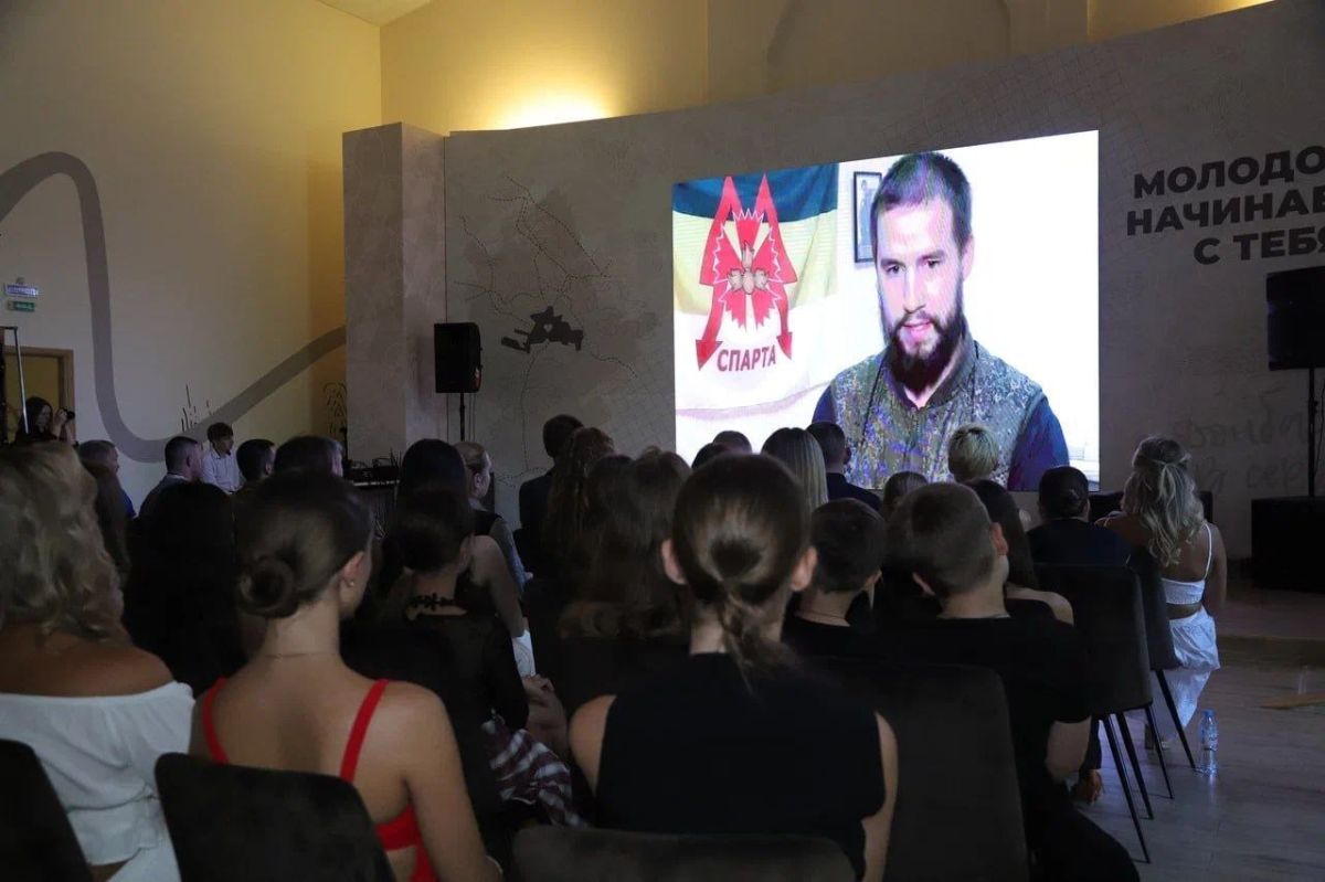 Более 300 участников, два города и одна большая история: в Донецке и Макеевке прошли мастер-классы проекта «Кубок Героя имени Владимира Жога» Более 300 участников, два города и одна большая история: в Донецке и Макеевке прошли мастер-классы проекта «Кубок Героя имени Владимира Жога»