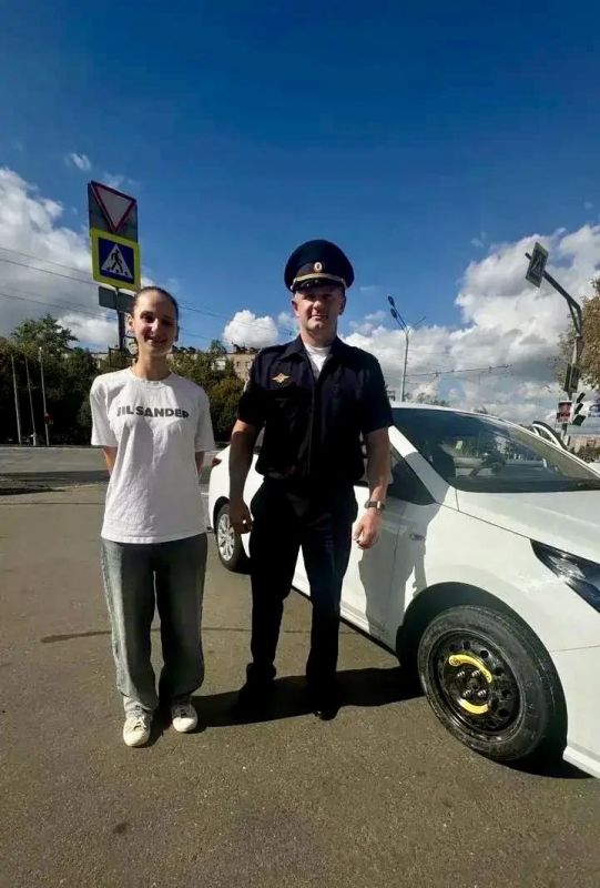 Чуткость и профессионализм на страже безопасности: сотрудник Госавтоинспекции ЮАО пришёл на помощь автоледи Чуткость и профессионализм на страже безопасности: сотрудник Госавтоинспекции ЮАО пришёл на помощь автоледи